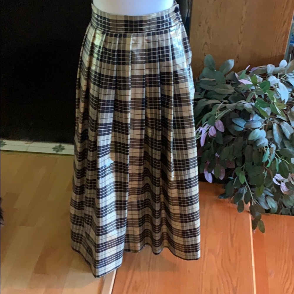 Talbots pleated gold & black pre-owned skirt size4